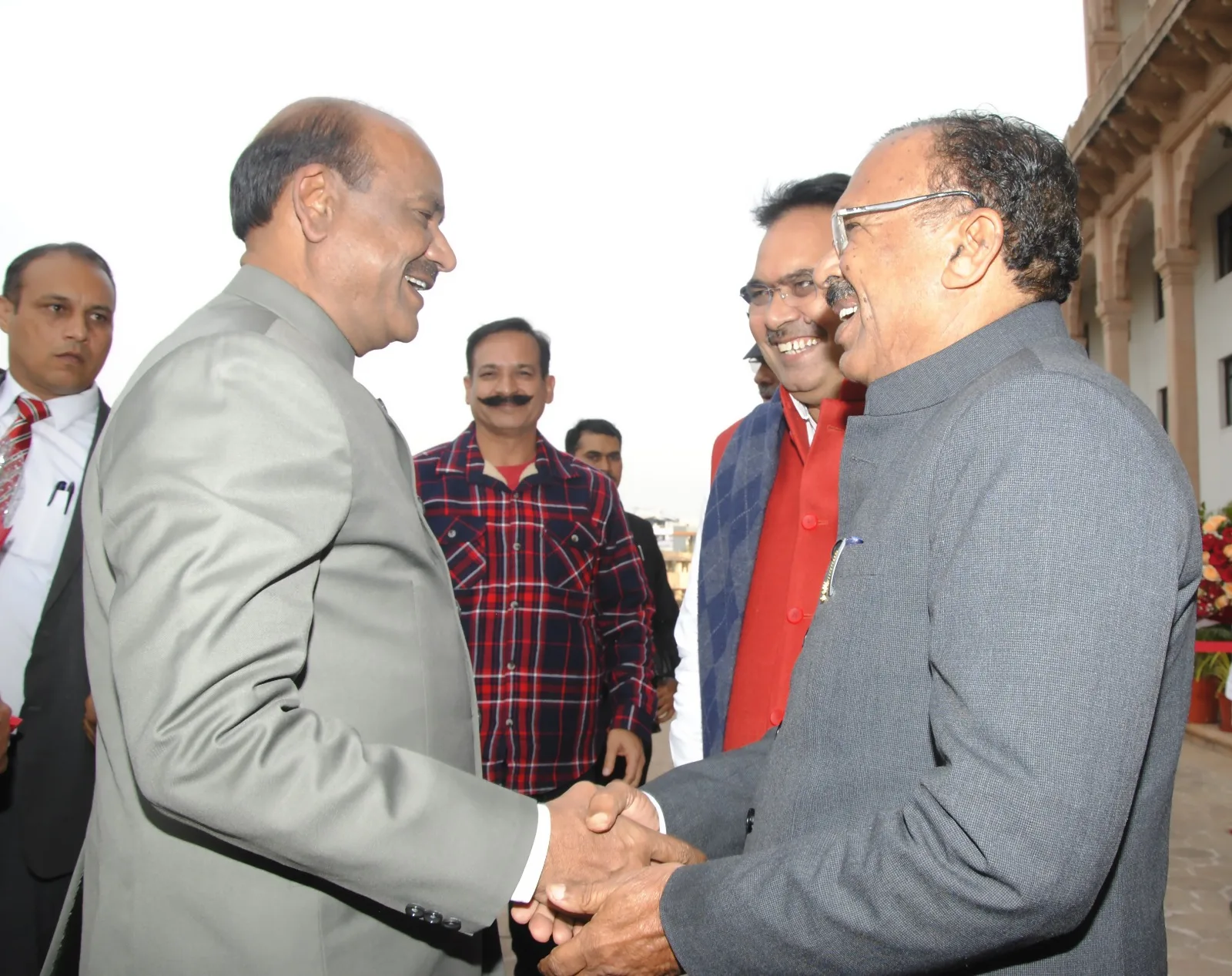 सदन में सार्थक चर्चाओं से जनहित में आएंगे बेहतर परिणाम, लोकतंत्र भारत की जीवनशैली का अभिन्न हिस्सा: प्रबोधन कार्यक्रम का समापन सत्र में लोकसभा अध्यक्ष