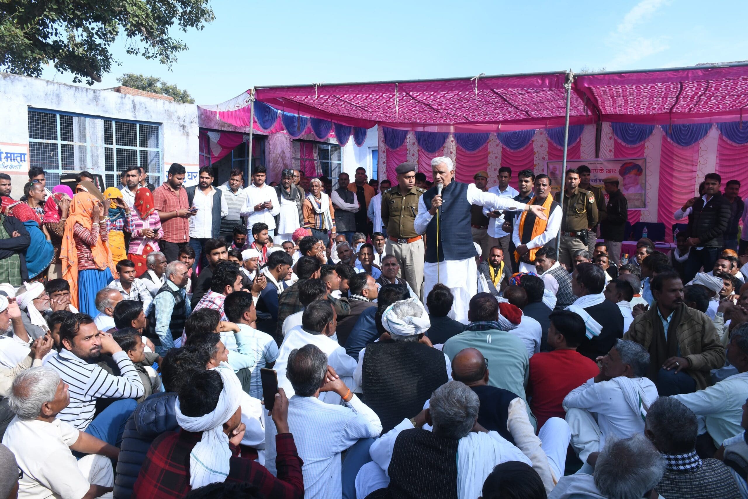 कृषि मंत्री डॉ. किरोड़ी लाल मीना ने जनसुनवाई कर आमजन को राहत प्रदान की