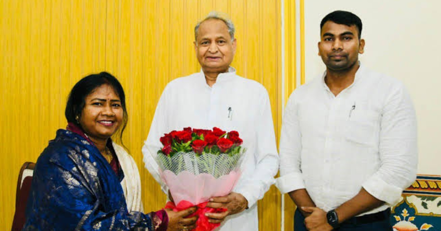 करोली धौलपुर बनी हॉट सीट, अशोक गहलोत की सभा में विधायक का आना जरूरी