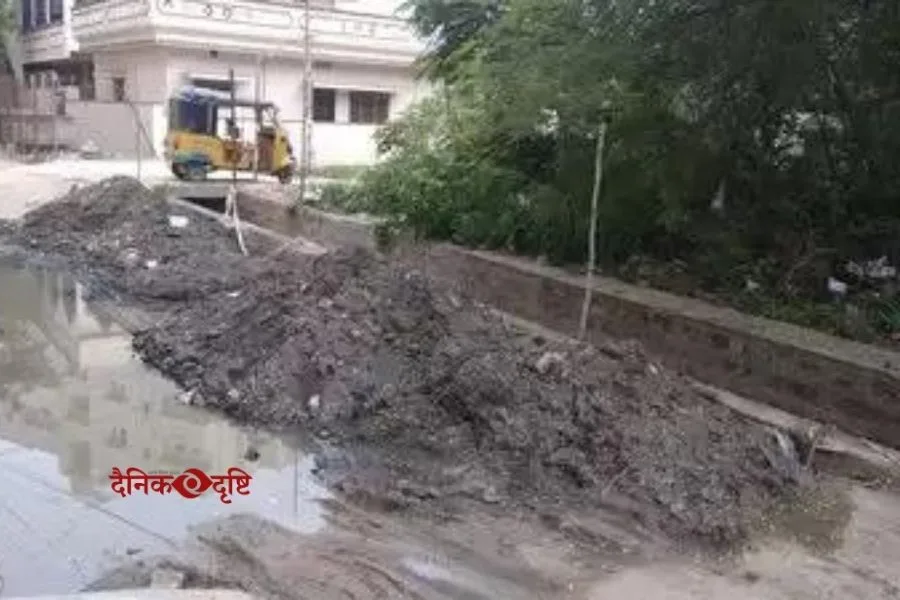 पाठकों की खबर: सफाई हुई पर खुले पड़े है नाले, सुध ले निगम